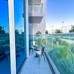 City Serenity Modern Studio With Stunning Views