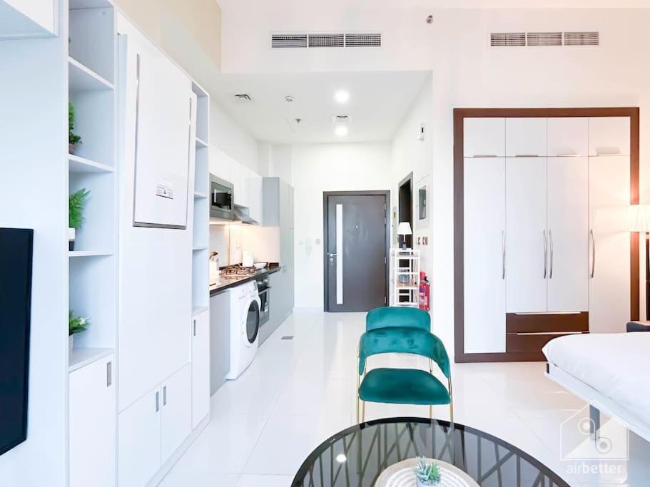 City Serenity Modern Studio With Stunning Views * Dubai